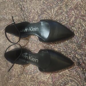 Women Black flat shoes size 9  never worn brand new